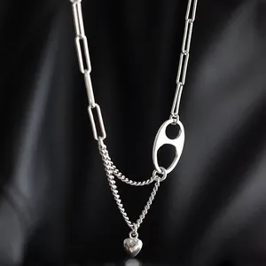 Detail der Retro-Halskette aus 925er Sterlingsilber mit Herzanhänger und Glied