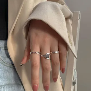Detailansicht eines S925 Sterlingsilber Ring-Sets für Damen mit schwarzem Onyx-Stein