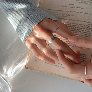 Vintage-Set aus 925er Sterlingsilber mit römischen Ziffern und strukturierten Ringen