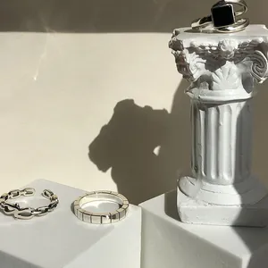Elegantes S925-Silberring-Set mit schwarzem Achat in minimalistischer Optik.
