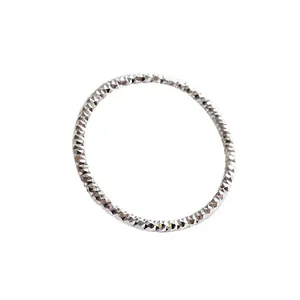 Elegante anello sottile minimalista in argento sterling S925 con texture scintillante