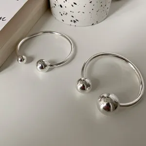Bracciale rigido aperto in argento sterling 925 minimalista con una doppia sfera
