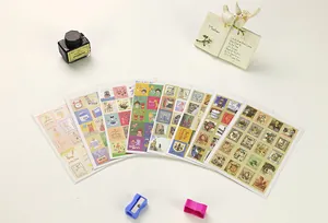 Vue détaillée de diverses feuilles d'autocollants de style coréen sur le thème des timbres.