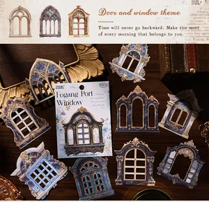 Detailaufnahme von Vintage-Fensteraufklebern mit Goldakzenten für das Scrapbooking