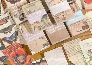 Gedetailleerde weergave van vintage scrapbooking papierpakketten met diverse retro thema's