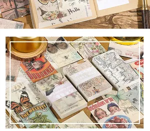 Close-up van vintage scrapbook papier met bloemen- en vlinderpatronen
