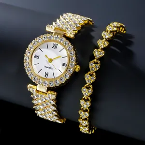 Elegant goudkleurig dameskwartshorloge set met strass bezel en hartvormige armband detail