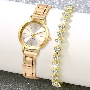 Elegante gouden dameshorloge met kwartsuurwerk en sprankelende hartjesarmband