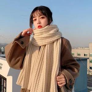 Elegante sciarpa in maglia crema in stile coreano per il calore e il comfort in autunno inverno