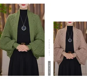 Dettaglio dell'elegante cardigan a scialle in maglia a griglia con maniche a pipistrello