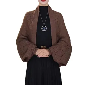 Elegante cardigan marrone in maglia con maniche a palloncino e motivo a griglia