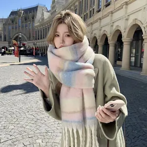 Sciarpa a quadri in mohair arcobaleno per l'inverno, calda stola spessa per donna