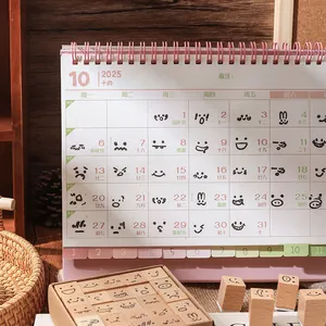 Δημιουργικό ξύλινο σετ σφραγίδων emoji για DIY journaling με χαριτωμένες σφραγίδες έκφρασης.