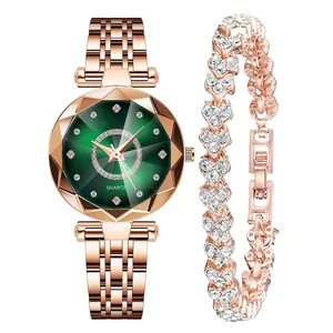 Vue détaillée de la montre femme or rose et du bracelet cœur assorti avec cadran vert