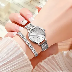 Elegant zilveren dameskwartshorloge en fonkelende armbandset cadeau