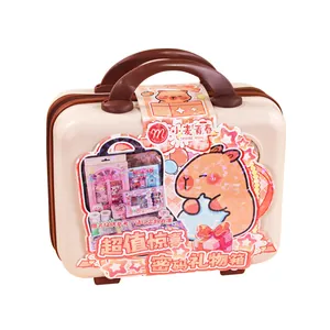 Set di cancelleria creativa per bambini in una valigetta regalo portatile beige con manici