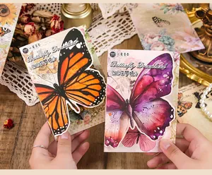 Cartoline decorative vintage con farfalle per scrapbooking e collage artistici