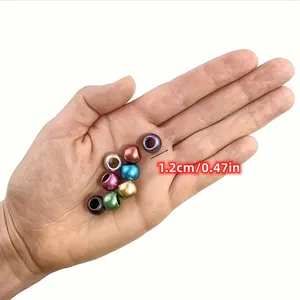 Detailansicht von 12mm matten, farbigen Großlochperlen für die DIY-Schmuckherstellung
