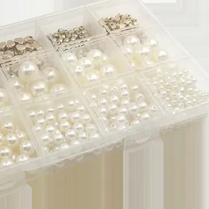 Dettaglio del set di 720 perle DIY con perline a cuore e stella in scatola da 15