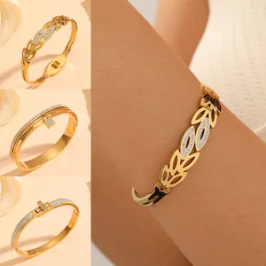 Western Fashion Gold Titanium Steel Rhinestone Geometric Bangle For Women Trendy Heart Lock Pattern Luxury Bracelet Jewelry Gift