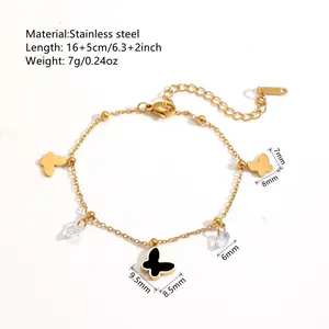 Bracelet élégant en acier doré avec breloques papillon, cristaux et mesures de taille.