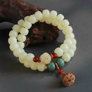 Cremegelbes Bodhi-Wurzel Armband doppelt gewickelt mit Lotusanhänger und Rose