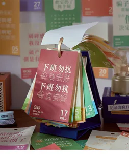Close-up of a 2026 daily tear-off calendar featuring funny Chinese quotes on a desk