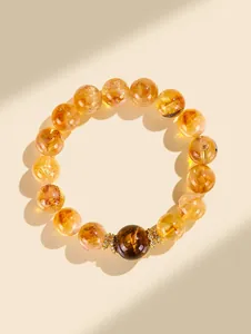 Vue détaillée d'un bracelet en perles de citrine naturelle et œil de tigre doré