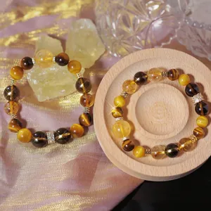 Bracelets en perles de citrine naturelle et œil de tigre sur bois élégant et soie.
