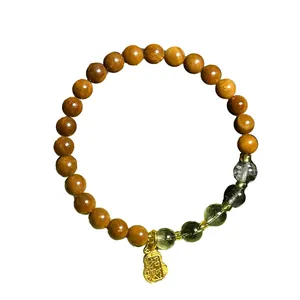Handgemachtes Armband aus Kuka-Holz und grünem Phantomquarz mit goldenem Kürbis-Anhänger