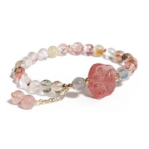 Natuurlijke kleurrijke rutielkwarts armband met aardbeienkwarts kattenpoot hanger