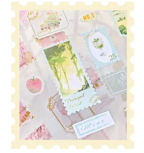 Détail de timbres autocollants en PVC style vintage avec motifs aquarelle de forêt et fruits.
