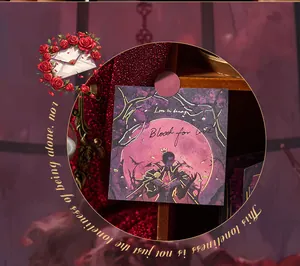 Vista dettagliata del bloc-notes gotico Blood Sky con illustrazione di vampiro dorata