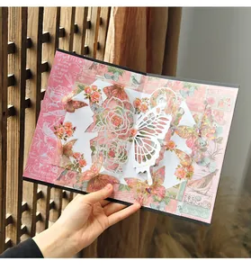 Vue détaillée d'une carte pop-up 3D papillon faite main au design floral vintage