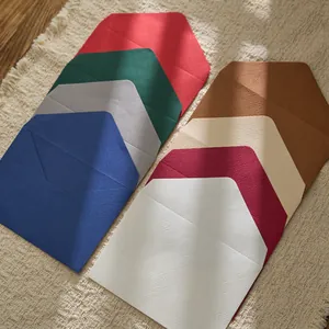 Juego de sobres de papel texturizado retro en varios colores para cartas e invitaciones