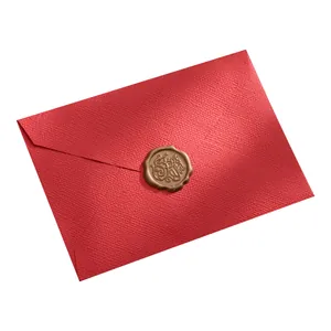 Sobre de papelería rojo premium con textura de lino y sello de cera dorado vintage