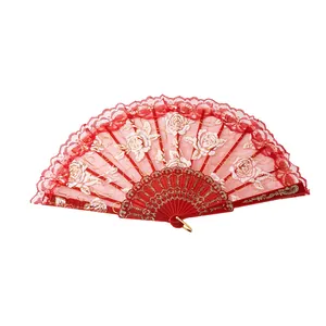 Elegante ventaglio pieghevole in pizzo rosso con rose dorate per matrimoni o balli eleganti