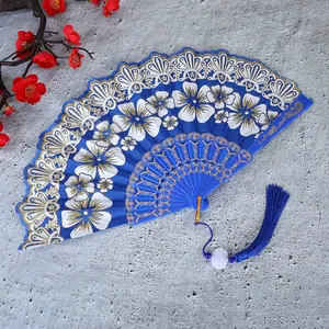 Elegante ventaglio pieghevole in stile cinese blu con motivo floreale e nappa