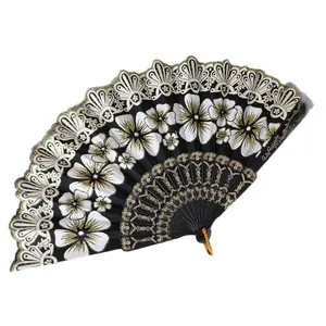 Ventaglio pieghevole stile vintage con motivo floreale e pizzo dorato su tessuto nero
