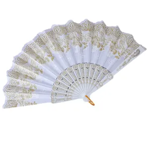 Elegante abanico chino blanco con mariposas doradas y flores para baile vintage.