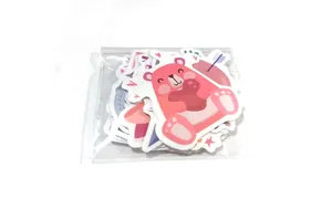 Close-up detail van roze beer bruiloft stickers set voor DIY scrapbooking projecten