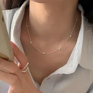 Detailansicht der minimalistischen Halskette aus 925er Sterlingsilber mit Herzanhänger