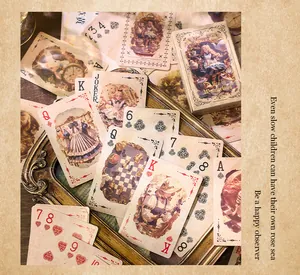 Vue détaillée des cartes à jouer vintage sur le thème d'Alice au pays des merveilles
