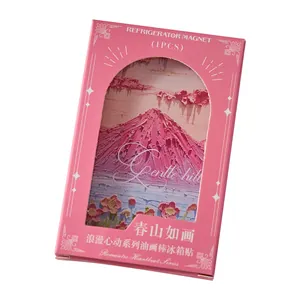 Calamita da frigo stile pittura a olio con motivo di montagna rosa e fiori romantici.