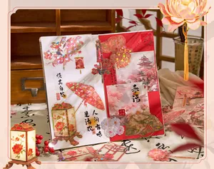 Detailopname van laserstickers in oude Chinese stijl met bloem- en lantaarnmotieven op schrift