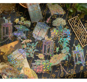 Close-up van holografische laserstickers met traditionele Chinese motieven en iriserende glans