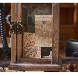 Nahaufnahme von Vintage-Notizblöcken der Museum-Serie mit Vitruvianischem Menschen Design