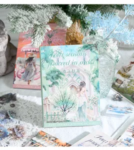 Vista detallada del libro de pegatinas Cuatro Estaciones con ilustración de chica floral.