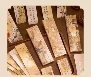 Gedetailleerde weergave van vintage Chinese bladwijzers met goudfolie.