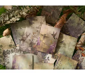 Carta per scrapbooking vintage con motivi di cervi e colibrì su sfondo foresta